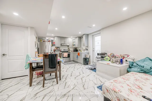 Additional image 37 of 33 Ezra Cres