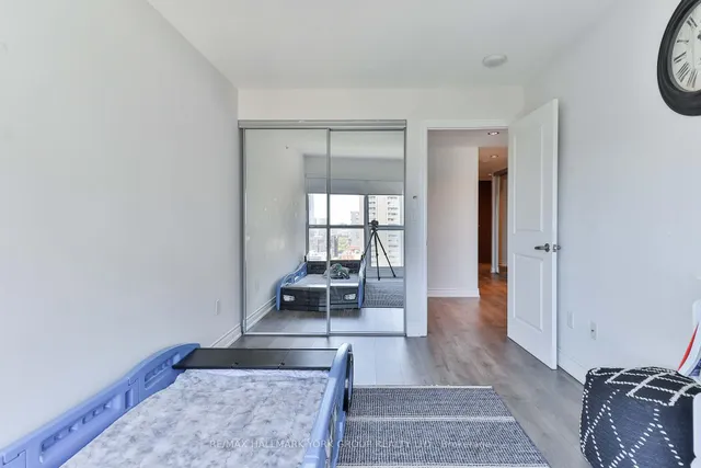 Additional image 16 of 386 Yonge St Unit 1607
