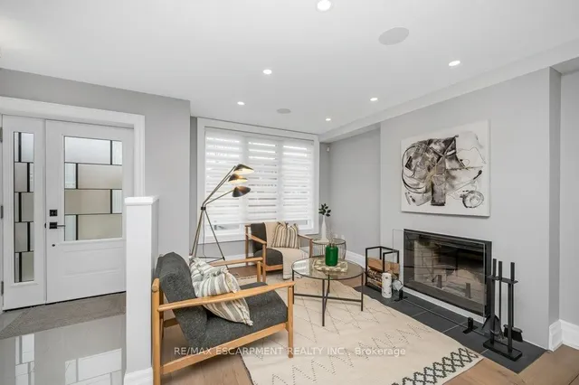 Additional image 3 of 820 Cosburn Ave