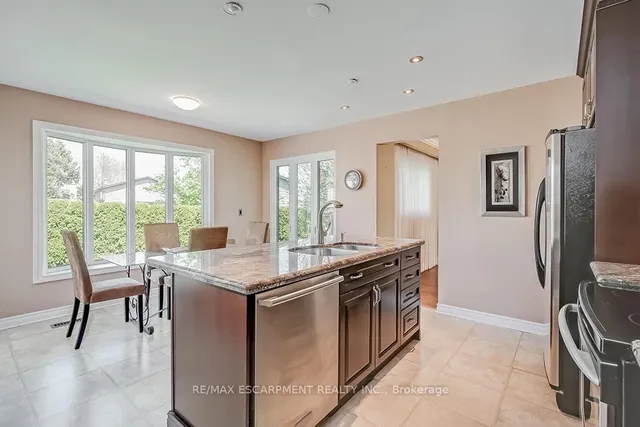 Additional image 16 of 2347 Tweedsmuir Crt