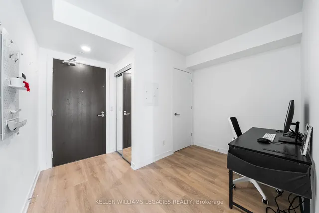Additional image 4 of 501 Yonge St Unit 1211