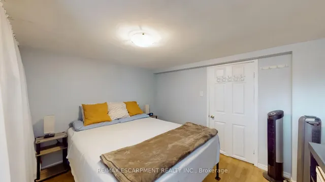 Additional image 33 of 527 Victoria Park Ave