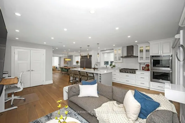 Additional image 9 of 820 Cosburn Ave