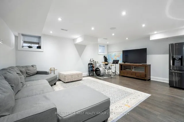 Additional image 44 of 218 Cameron Ave