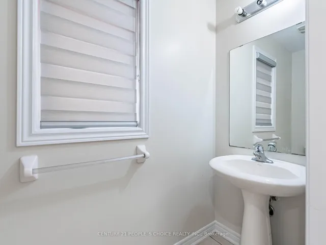 Additional image 18 of 74 Crystalview Cres