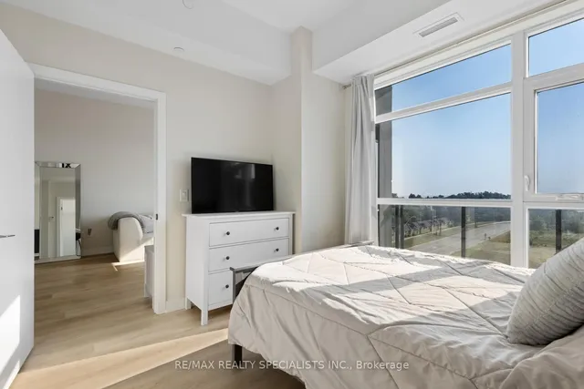 Additional image 16 of 600 North Service Rd Unit 619