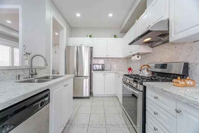 Additional image 16 of 15 Versailles Cres