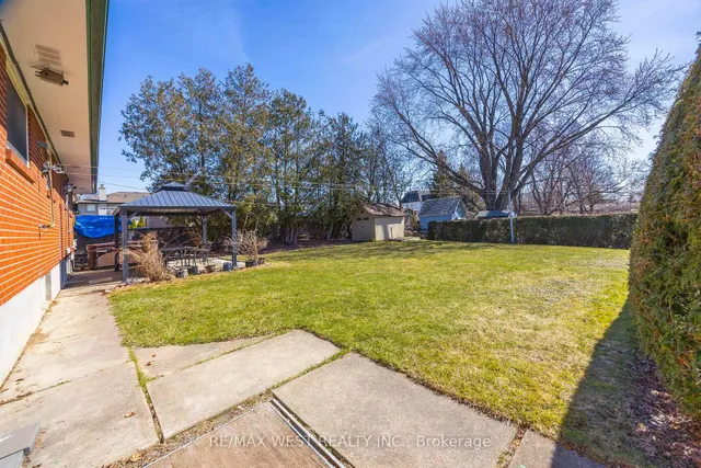 Additional image 31 of 588 Hyacinthe Blvd