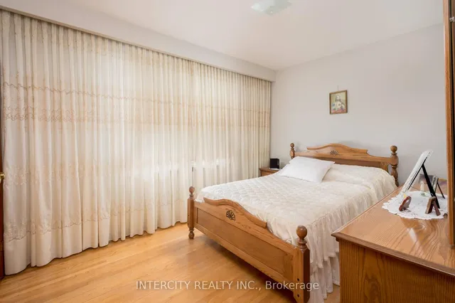 Additional image 24 of 852 Glencairn Ave