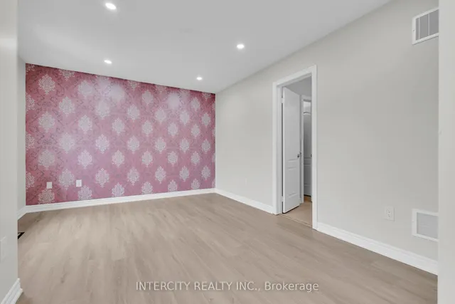 Additional image 32 of 98 Lola Cres