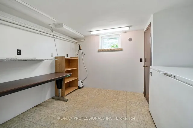 Additional image 32 of 33 Heathrow Dr