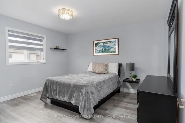 Additional image 14 of 24 Dunvegan Pl