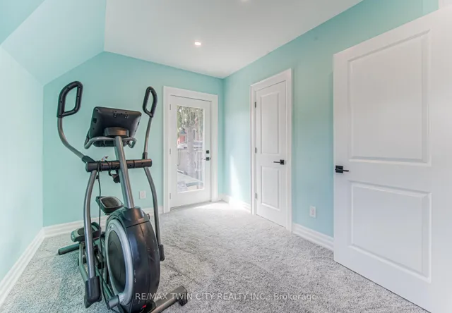 Additional image 29 of 31 Dekay St