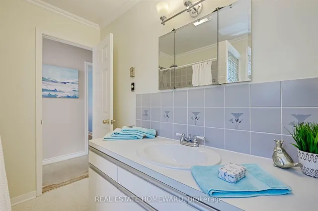 Additional image 20 of 99 Warden Ave