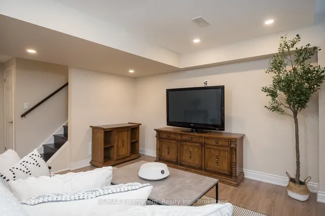 Additional image 33 of 4205 Cole Cres