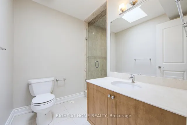 Additional image 38 of 2916 Bayview Ave