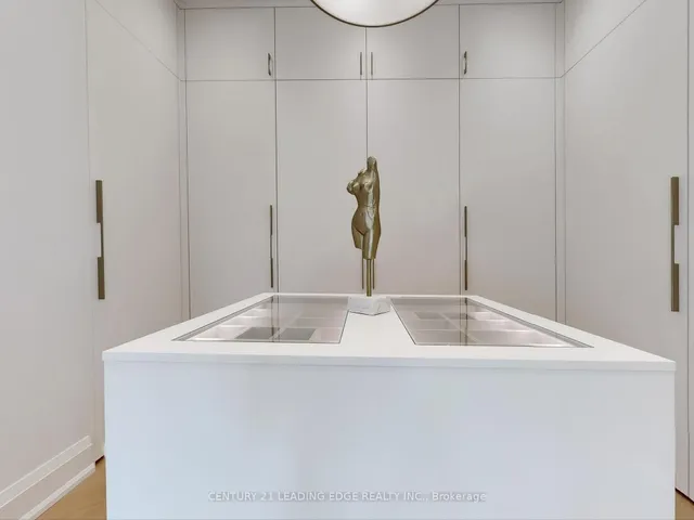 Additional image 33 of 8 Balding Crt