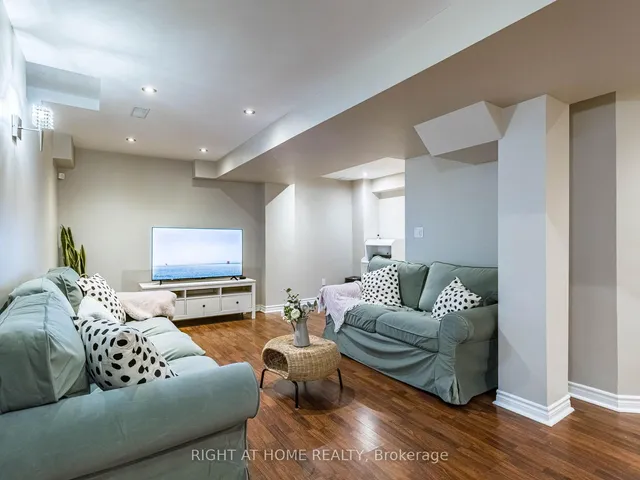 Additional image 32 of 11 Tiller Tr