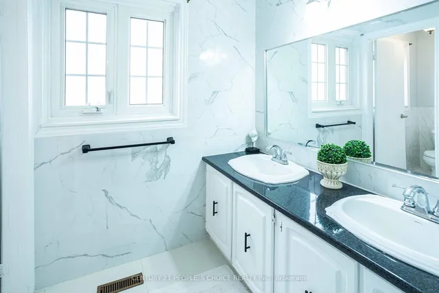 Additional image 37 of 32 Madrid Cres