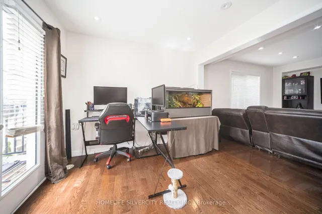 Additional image 13 of 127 Bleasdale Ave