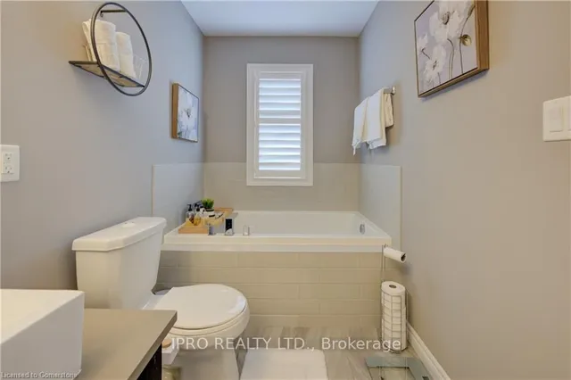 Additional image 30 of 298 Tremaine Cres