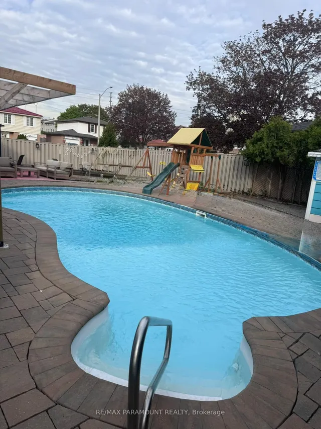 Additional image 41 of 10 Burnham Cres