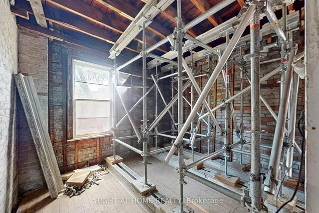 Additional image 37 of 207 Victor Ave