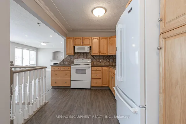 Additional image 10 of 18 MILES St