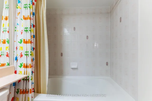 Additional image 29 of 300 Ray Lawson Blvd