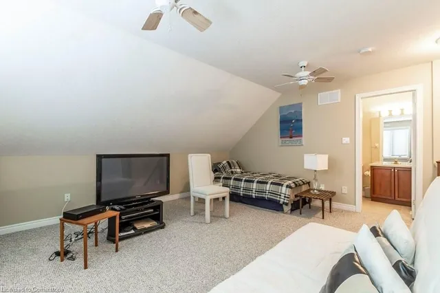 Additional image 29 of 2141 Caroline St Unit 8