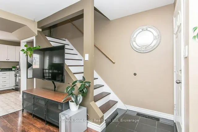 Additional image 19 of 235 Fergus Ave