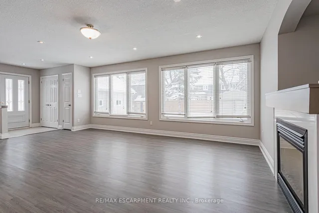 Additional image 8 of 18 MILES St