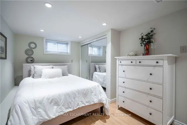 Additional image 33 of 56 Oakley Crt