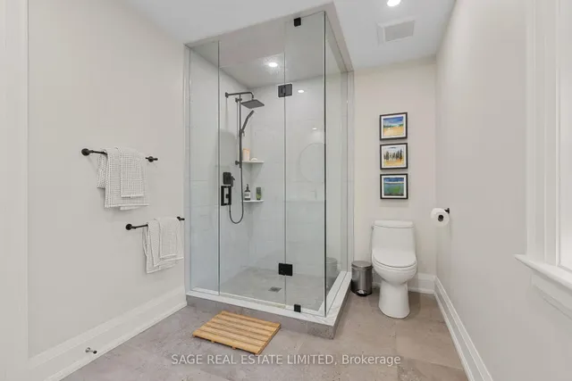 Additional image 20 of 394 Keewatin Ave