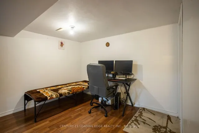 Additional image 31 of 111 Folkstone Cres