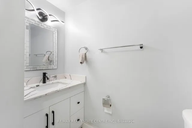 Additional image 26 of 44 Abelard Ave