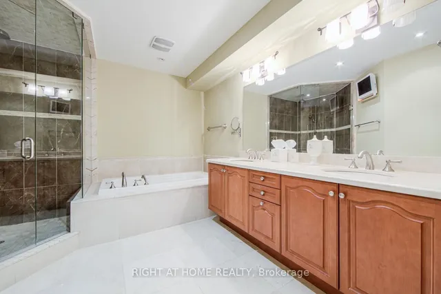 Additional image 26 of 2916 Bayview Ave