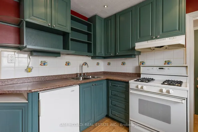 Additional image 15 of 319 Cosburn Ave