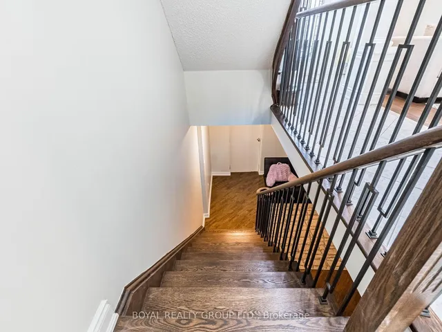 Additional image 36 of 13 Crevice Gate