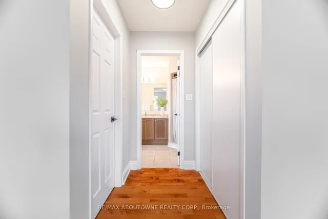 Additional image 31 of 1046 Holdsworth Cres