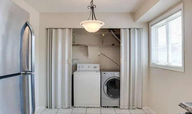 Additional image 10 of 54 Carnival Crt