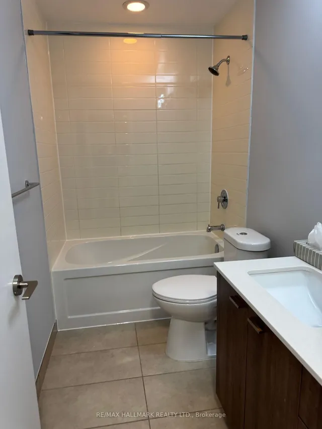 Additional image 15 of 30 Roehampton Ave Unit 418