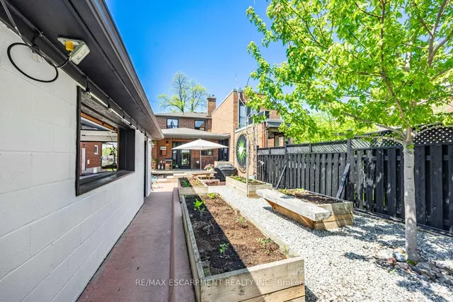 Additional image 38 of 35 Woodenhill Crt