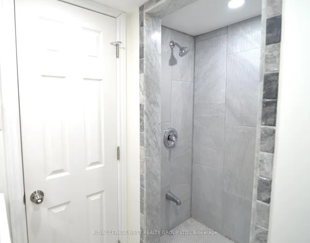 Additional image 30 of 905 Islington Ave