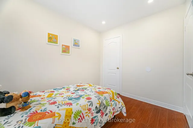 Additional image 31 of 803 Khan Cres