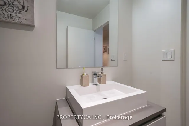Additional image 18 of 111 Bathurst St Unit 1012
