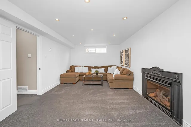 Additional image 29 of 5075 QUEENS Crt