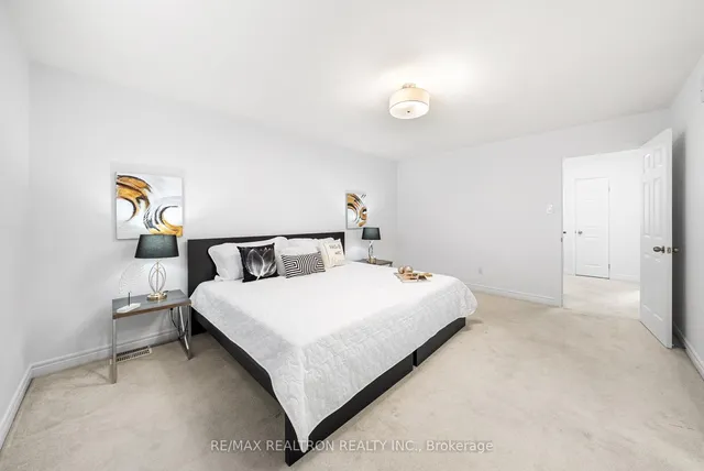 Additional image 24 of 34 Shadyglen Dr