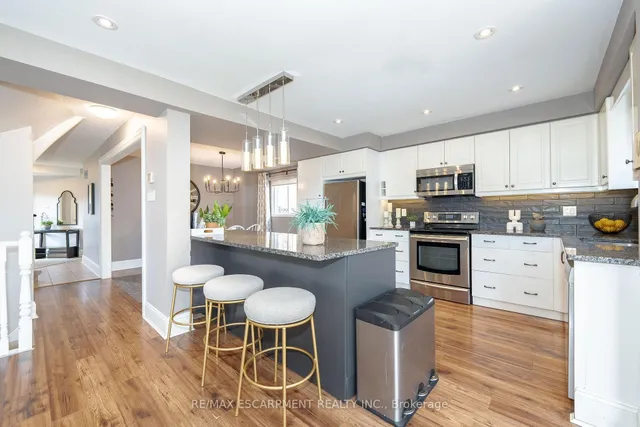 Additional image 17 of 2485 Newport St