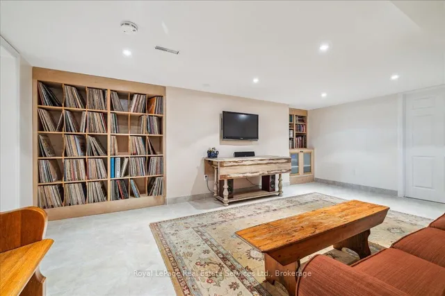 Additional image 35 of 246 Albion Ave